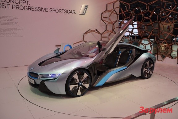 201109191337_bmw_i8_side_front_view_2.jpg